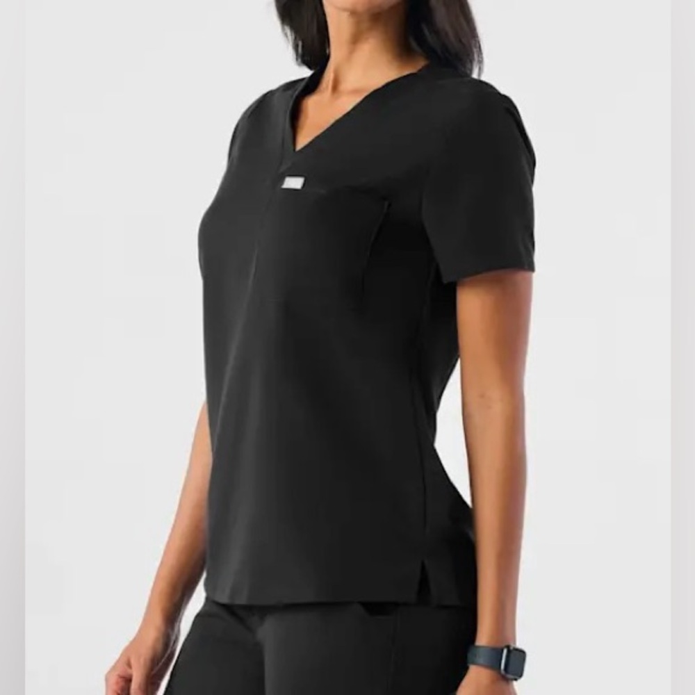 Figs Women’s Black One Pocket Scrub Top